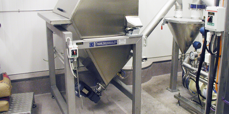 Automated dosing of cocoa powder to vacuum mixer. Valio Oyj