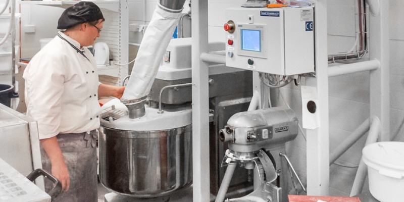 Dosing of flour automatically to mixer from big bags in In-Store bakery