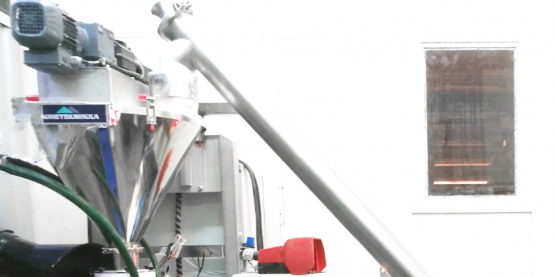 Fillermatic for automated filling of packages. Integrated to the packing machine. Irpack Oy