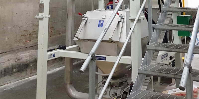BigBag discharge unit and a pneumatic conveying line in dry mixing plant.