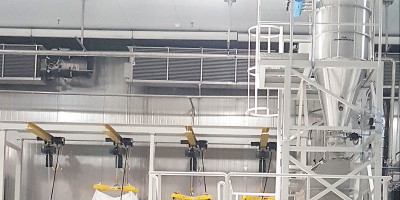 Scale hopper for dosing of ingredient to dry mixer, food industry